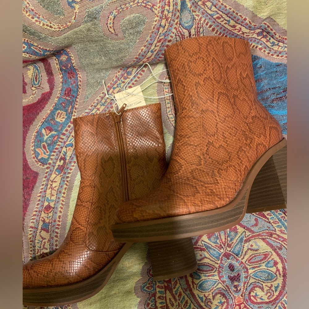 Universal Thread Boots - Picture 7 of 13